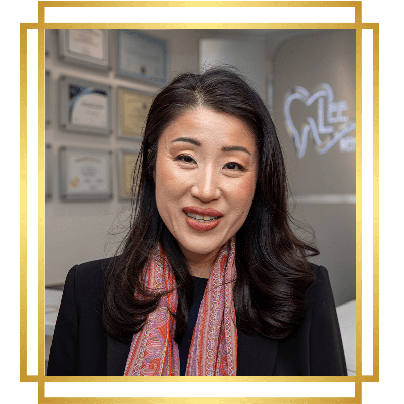 dr lee headshot in office